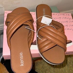 BRAND NEW SLIPPERS SIZE 8